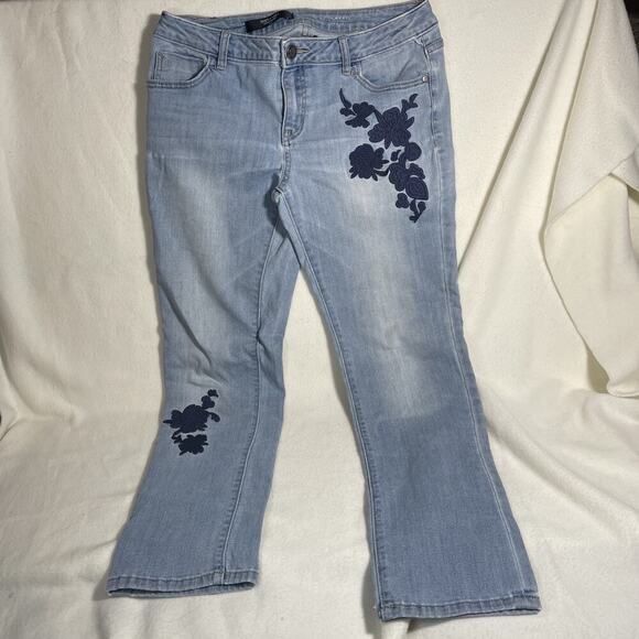 Simply Vera, Vera Wang Mid Rise Capri Jeans Women 6 Blue Appliqué Stretch Capri - Picture 1 of 5